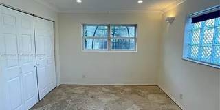 Charming 3 Bedroom 2 Bathroom House - Huge Yard Charming 3 Bedroom 2 Bathroom House - Huge Yard Gallery 6