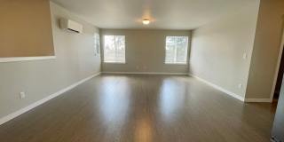 Beautiful 3 Bedroom Duplex with Garage! Gallery 8