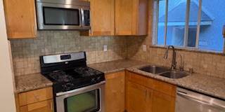 442 N Hollywood Way Gallery 10