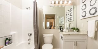 El Paseo Apartment Homes Gallery 18