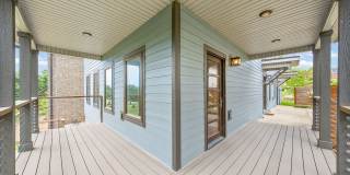 Modern Three Bedroom! Gallery 7