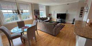 402 North Main Street Gallery 18