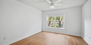 Spacious 1BR/1BA Harbour Island Condo with 2 Car Garage in Gated Island Place Gallery 19