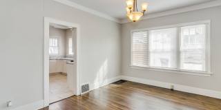 College Hill Bungalow with 1 Car Garage! Gallery 6