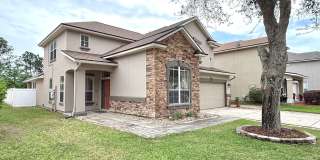 Spacious 4BR Home with Solar Panels, Downstairs Primary & Fenced Yard Gallery 3
