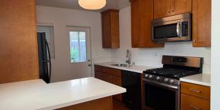 Charming 2BR/1BA Downstairs Unit with Private Yard in South Park Gallery 5