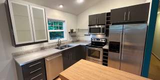 East Asheville - Contemporary Bungalow Gallery 9