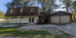 HUGE 3 Bed/2 Bath Home with your own private workshop + oversized garage Gallery 21