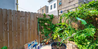 Two Bedroom Point Breeze Townhouse Gallery 10