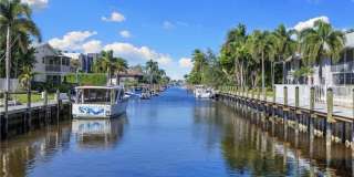 ** CANAL VIEW 2 BEDROOM\2 BATH CONDO ** SEASONAL OR ANNUAL ** BLUE POINT CLOSE TO DOWNTOWN NAPLES AND NAPLES BEAUTIFUL BEACHES ** CANAL BOAT SLIP AVAILABLE ** Gallery 1