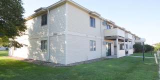 Main floor condo with great patio & many updates! Gallery 1