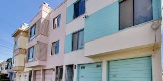 Top-Floor 2BD/1BA Near Ocean Beach & Golden Gate Park Gallery 1