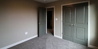 Lincoln Summit Falls Apartments & Townhomes Gallery 32