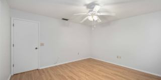 Beautiful Must See!! 3/2 Plus Sunroom & Garage!!  Gated Community!! Gallery 27