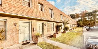 2 Bed, 2.5 Bath Townhome Gallery 1