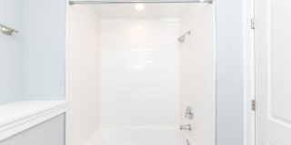 2148 W Chicago Gallery 3