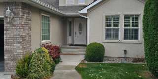 Townhouse located near Canyon Rim Parkway and tons of shopping Gallery 1