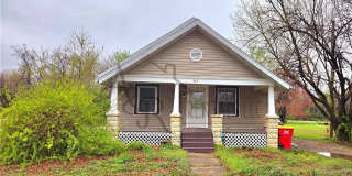 917 East Washington Street Gallery 1