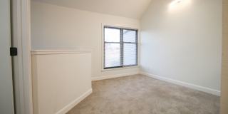 2 Bedroom, 2.5 Bath Walking Distance From the Riverside Trails and Downtown! Gallery 15