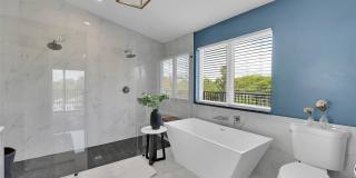 640 NE 17th Way Gallery 17