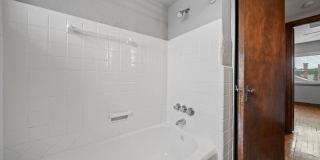 5828 Lindenwood Ave 2W | www.southcityspaces.com | Gallery 13