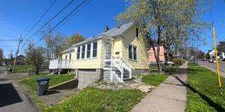 AVAILABLE JUNE - Perfect 2 Bed 1 Bath In Hillside Neighborhood Gallery 1