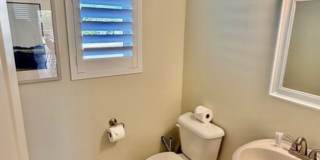 Flexible lease options! Spacious Townhome in Washington Gallery 9