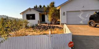 Green area 3 Bedroom 2 Bath with Garage Gallery 1