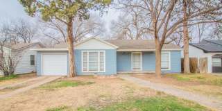 Spacious 3 bedroom with Big Backyard Gallery 1