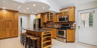 5 BR 4.5 BA home with inground heated pool and extensive hardscape! Gallery 8