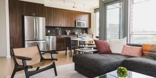 Eliot on 4th Gallery 1