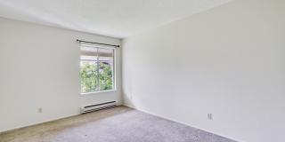 Top Floor Unit - Balcony - Elevator Access - Community Pool & Tennis Court Gallery 25
