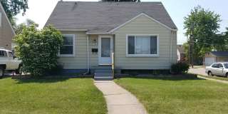A Charming 3 Bedroom Bungalow, Hardwood Floors, Fenced in Backyard Gallery 1