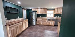 Beautiful 4 bedroom home with views of town Gallery 1