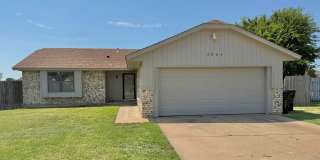 COMPLETELY RENOVATED 2025- 3-2-2 home off Broadway in Moore OK! Gallery 1