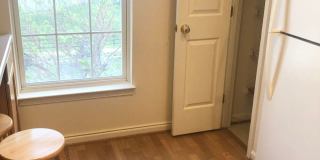 Bright Condo in Convenient Location Gallery 6