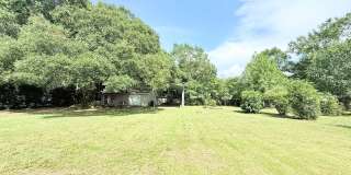 Spacious 3-Bedroom Home - Acre Lot Gallery 16