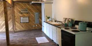 1 bedroom with 1 bath with a single garage, downstairs unit for rent ! Gallery 4