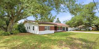 Spacious 4BR Corner Lot Home in Temple Terrace – Fenced Yard & 2-Car Garage Gallery 3