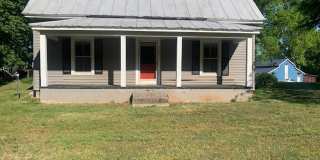 Beautiful 1 bedroom, 1 bath farmhouse with BONUS ROOM Gallery 1