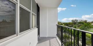 Grand Island Square - 3 Miles to Aventura Mall Gallery 97