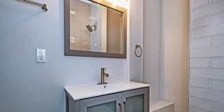 5 bedroom home in the Upper Hill District Gallery 26