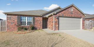 Charming home in Bentonville School District Gallery 1