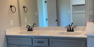 4 BEDROOM,  3 BATH Gallery 13