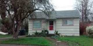 Bright two bedroom Home with a Covered Back Deck Bright two bedroom Home with a Covered Back Deck Gallery 13