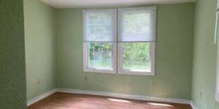 1127 16th SE St Gallery 6