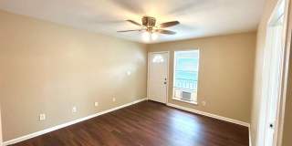 *MOVE IN SPECIAL* 2 Bedroom / 1 Bath Unit Near Lackland AFB! Gallery 3