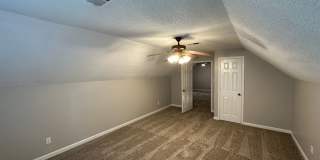 Spacious Home Freshly Painted and New Carpeted! Fully Fenced in Back Yard. Gallery 20