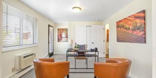 Incredible 2 bedroom 1 bath Condo in West Washington Park Neighborhood Gallery 9