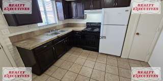 April Move in Special - Country Club & Fort Lowell area - 2 Beds 1 bath with AC Gallery 13